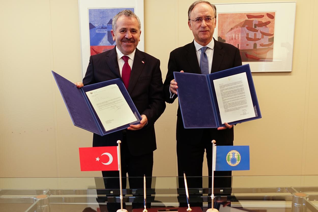 Türk devleti Kimyasal Silahların Yasaklanması Örgütü'ne rüşvet mi ödedi?