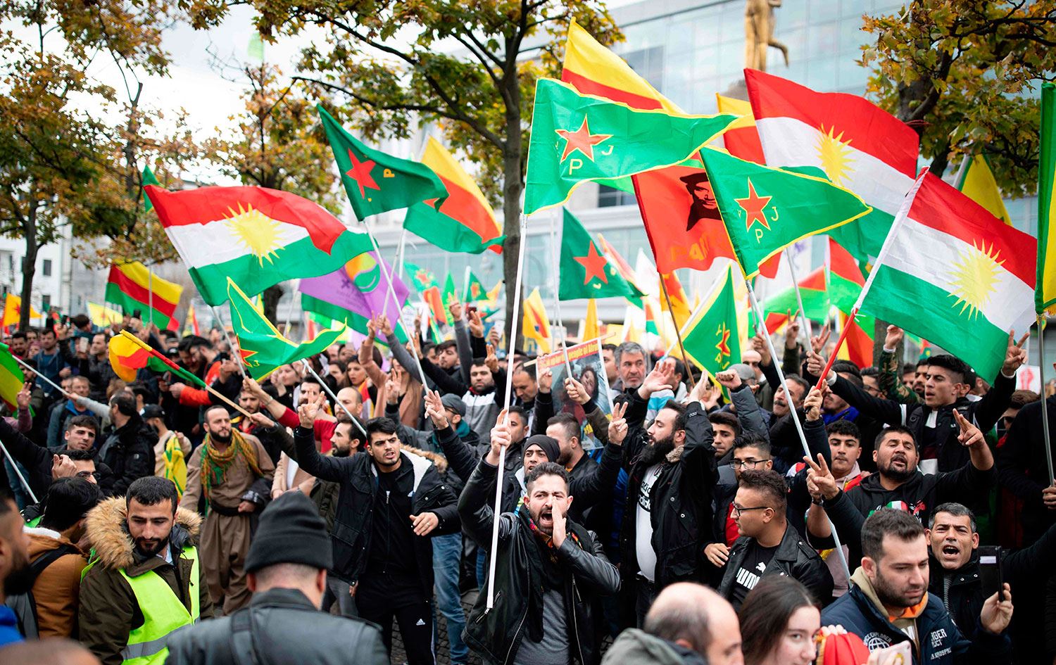 ROJAVA, KANA BAPÎRÊN KURDÎSTANE. ROJAVA’MIZI KORUMAK ZORUNDAYIZ. TEHLİKE GEÇMEMİŞ. REHAVETE KAPILMAYALIM. ALARMDA OLALIM
